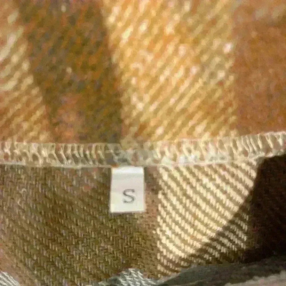 Long oversized plaid neutral colored fleece like button up size small NWOT - Picture 4 of 4